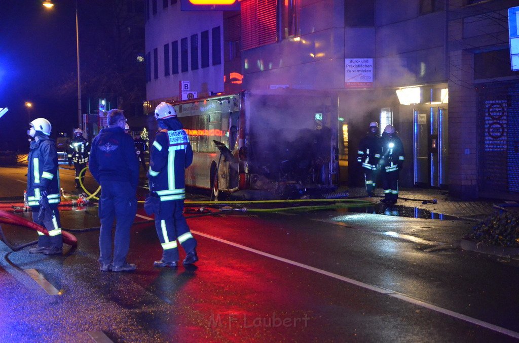 Stadtbus fing Feuer Koeln Muelheim Frankfurterstr Wiener Platz P027.JPG